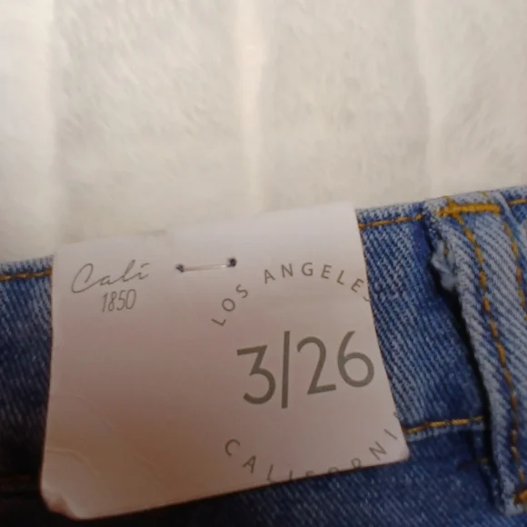 Cali 1850 High-Rise Studded Denim Shorts – Size 3/26 NWT - Picture 8 of 12